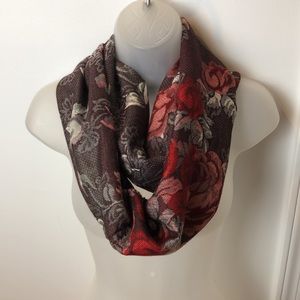 VTG V. Fraas  Infinity Scarf wonderfully comfortable to wear. 100% acrylic